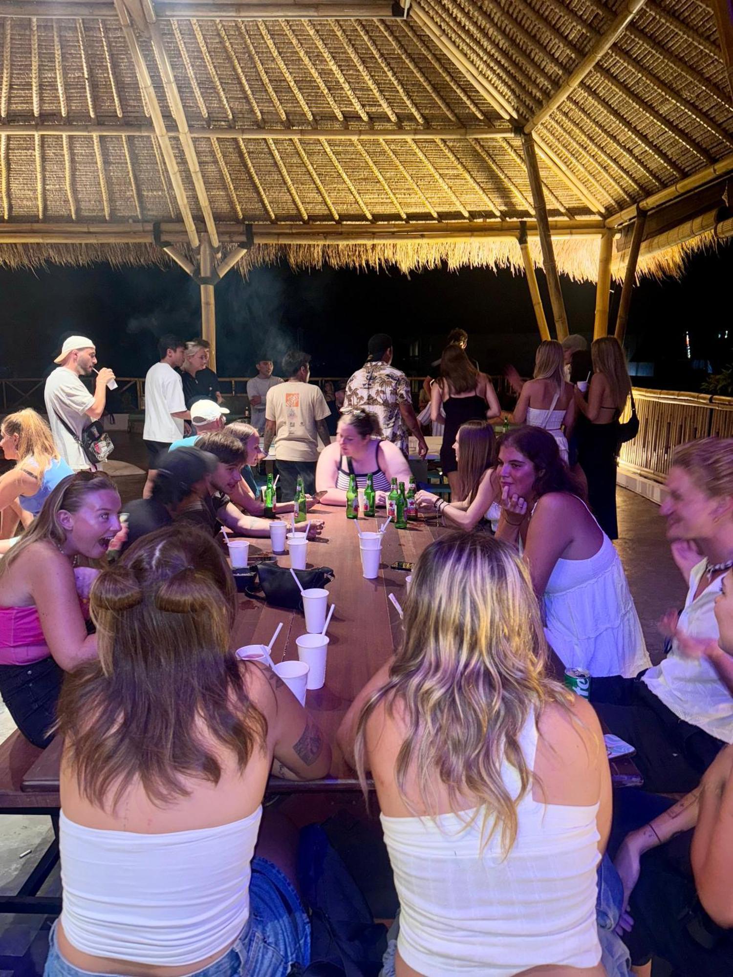 Canggu Central Hostel Eksteriør billede