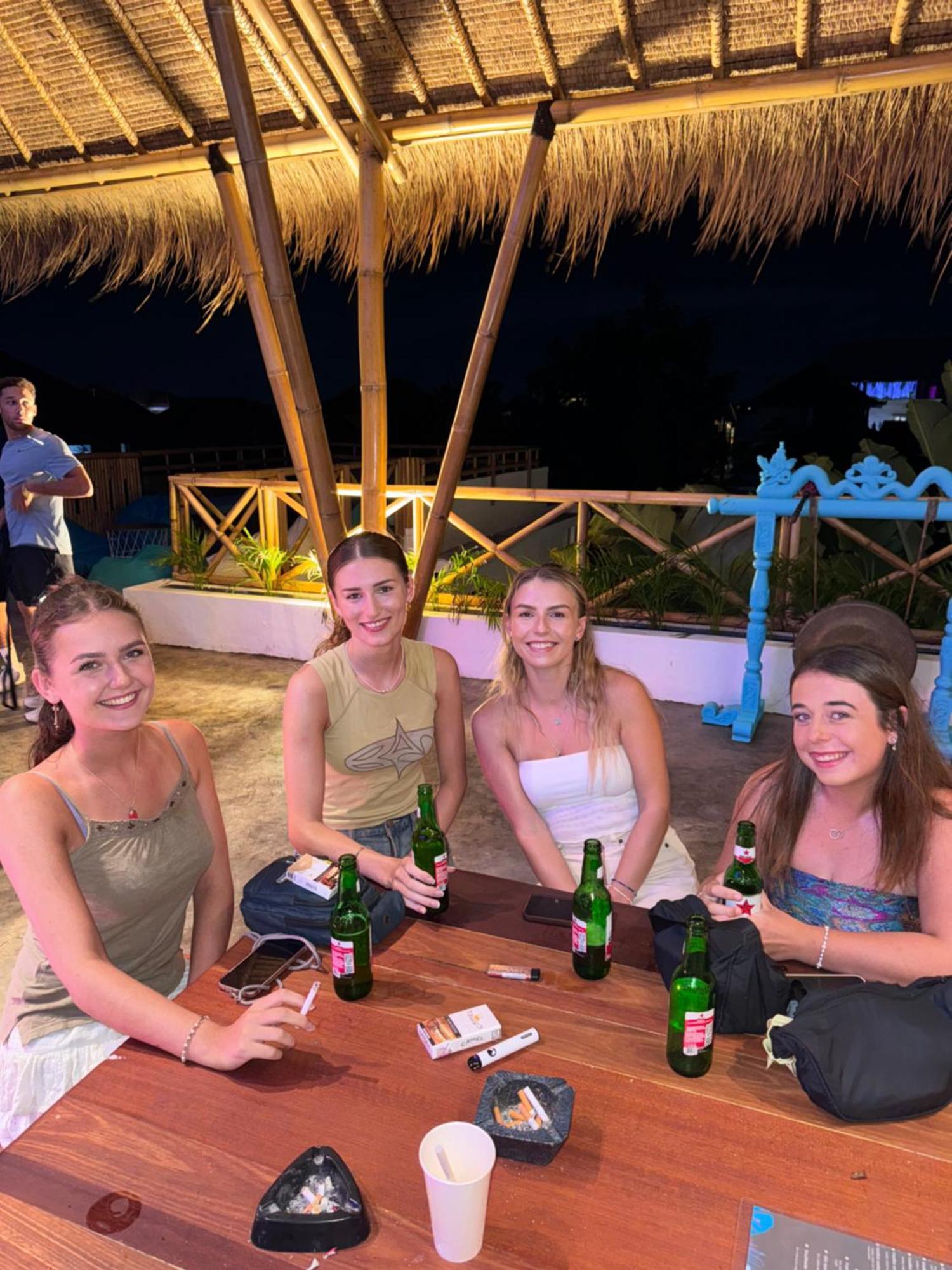Canggu Central Hostel Eksteriør billede